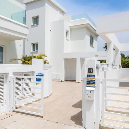 Bay #14 * Protarász